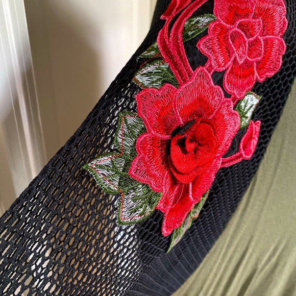 NWT army green with red rose appliqué - Picture 3 of 4